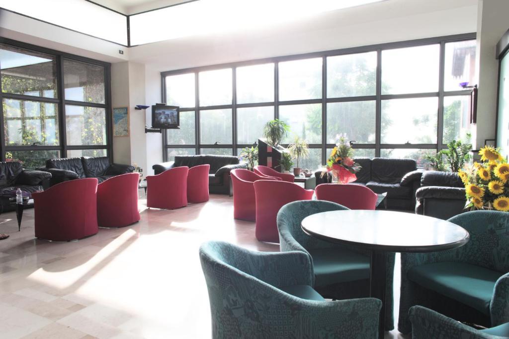 Hotel Acropolis Каттоліка Екстер'єр фото