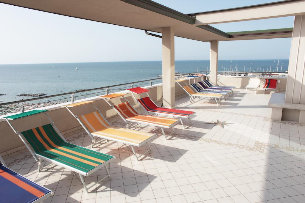 Hotel Acropolis Каттоліка Екстер'єр фото
